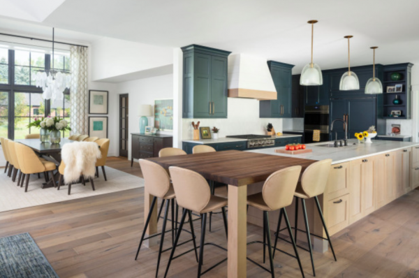 Desain klasik untuk kitchen island dengan tempat duduk tambahan